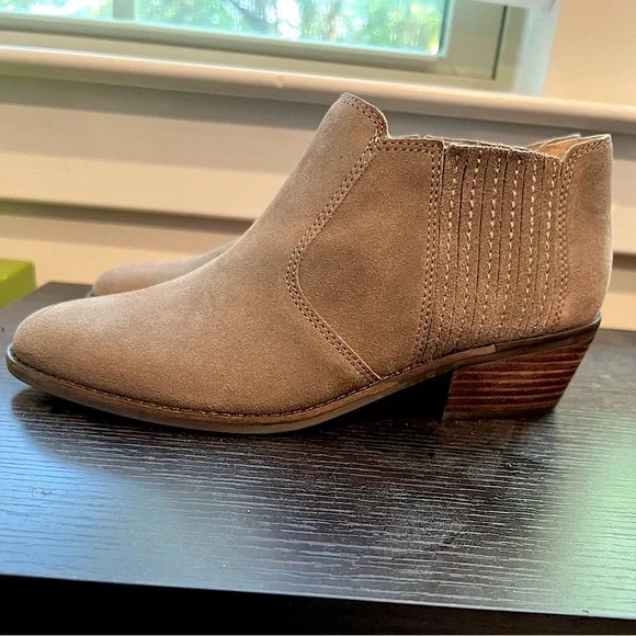 Lucky Brand Taupe Folley Suede Booties Size 8.5 - Picture 2 of 4